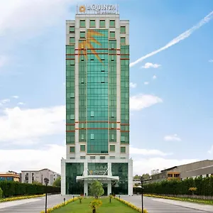 Hotel La Quinta By Wyndham Gunesli