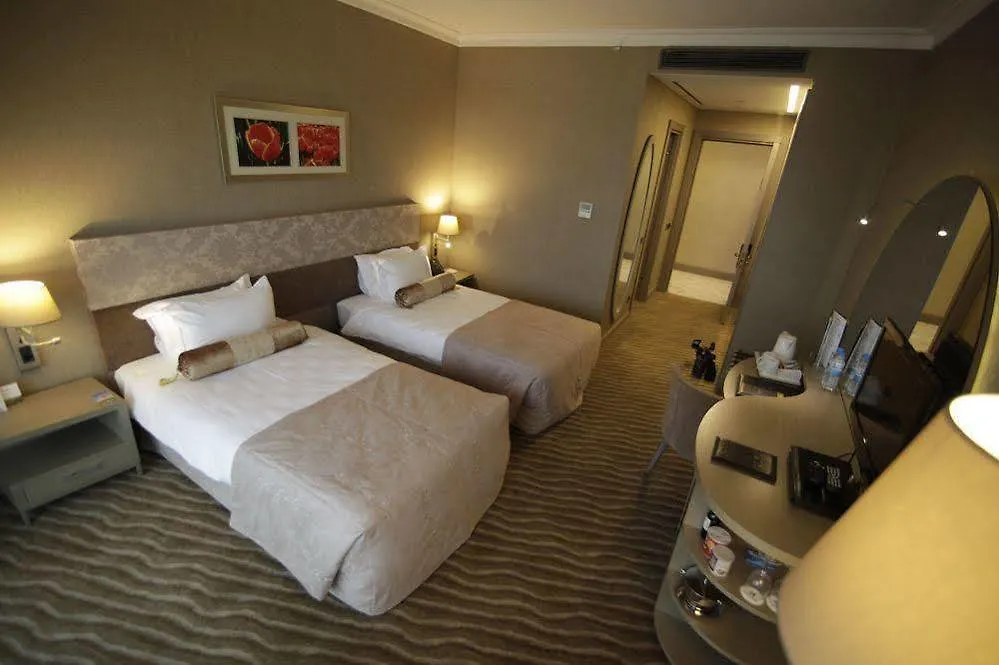 Doubletree By Hilton Istanbul Atasehir Hotel And Conference Centre 5*,