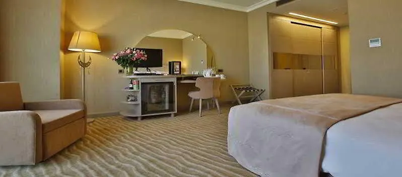 Doubletree By Hilton Istanbul Atasehir Hotel And Conference Centre 5*,